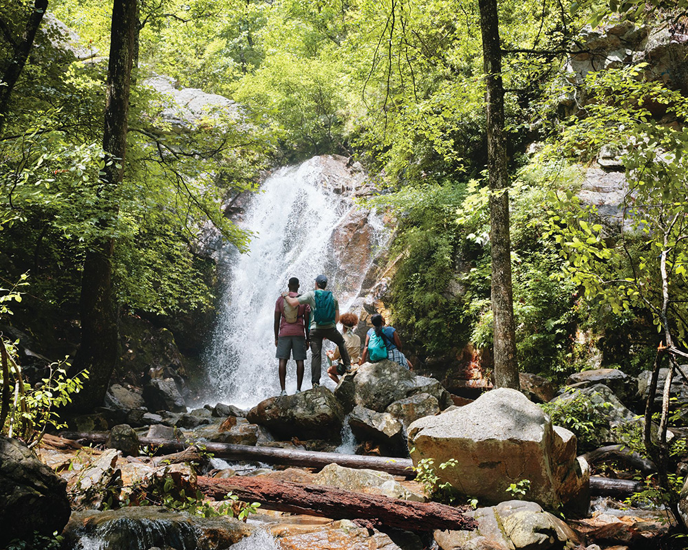 Admirez les chutes d'eau au parc d'État d'Oak Mountain, près de Birmingham, Alabama.