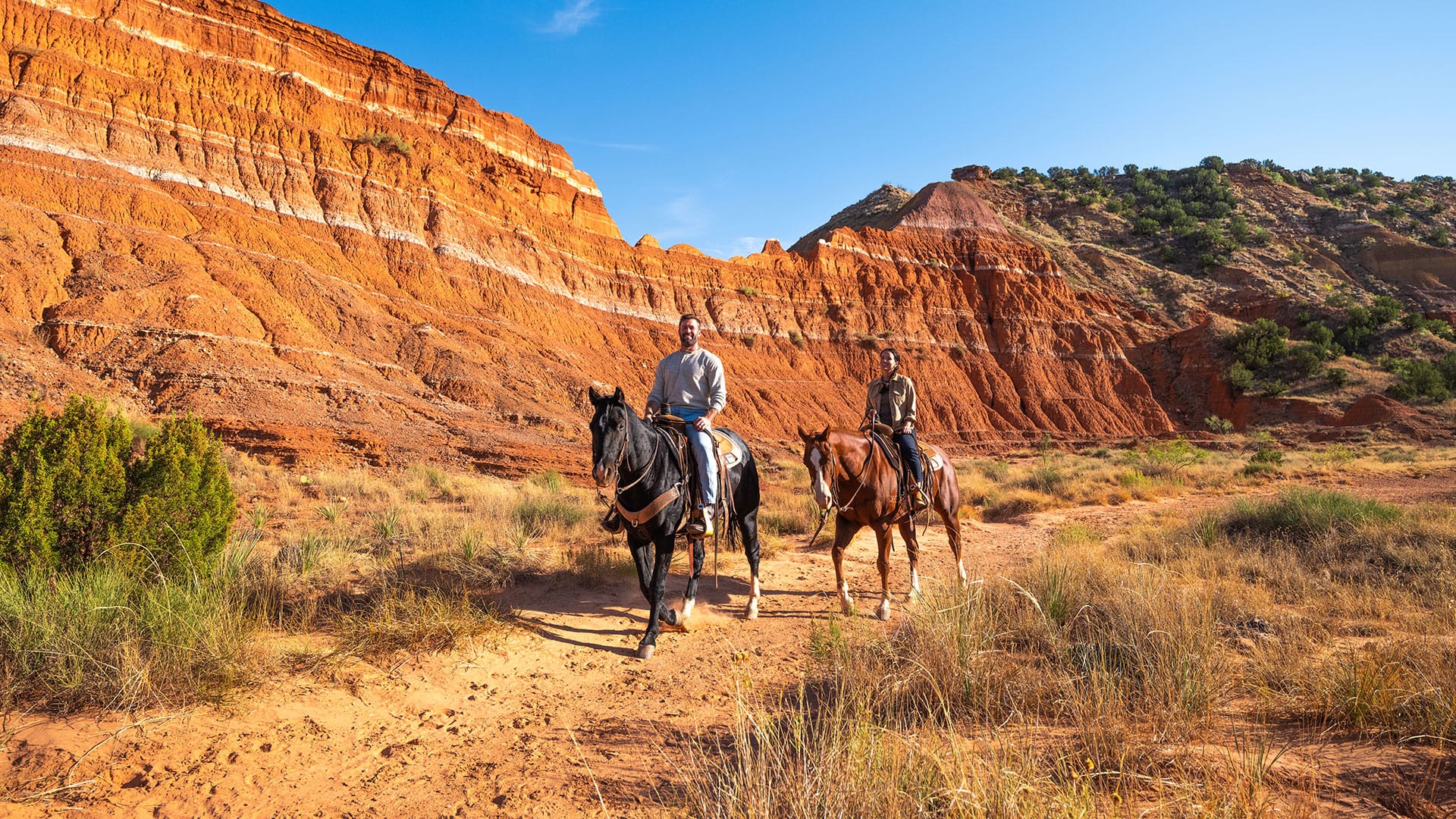 Montar a caballo en el Parque Estatal de Palo Duro Canyon, cerca de Amarillo, Texas