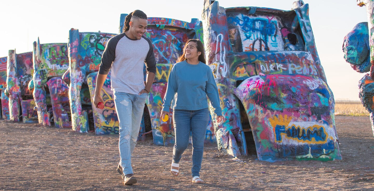 Die Kunstinstallation Cadillac Ranch in Amarillo erkunden