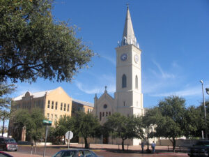 Exterior de la Catedral San Agustín en Laredo, Texas