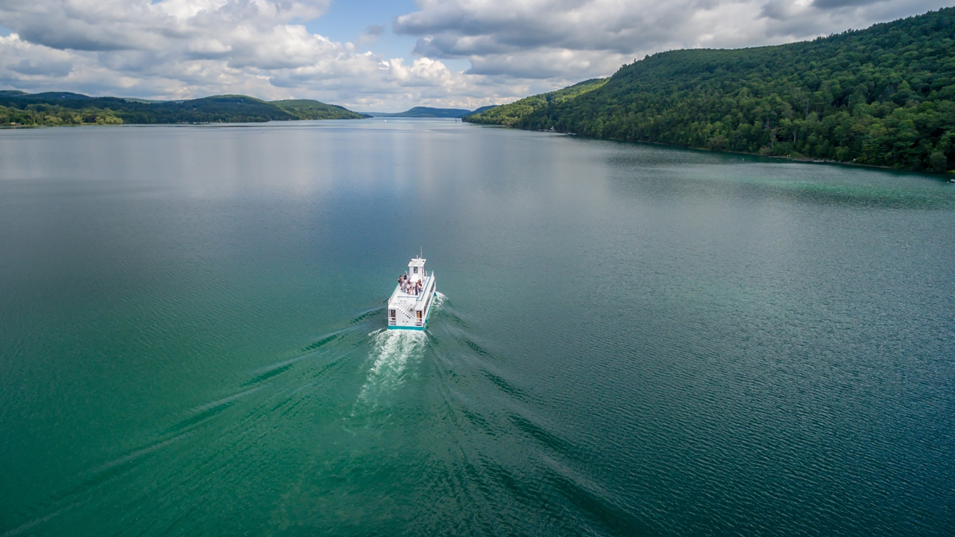Paseo en barco Glimmerglass Queen por el lago Oswego en Cooperstown, Nueva York; Crédito: This is Cooperstown