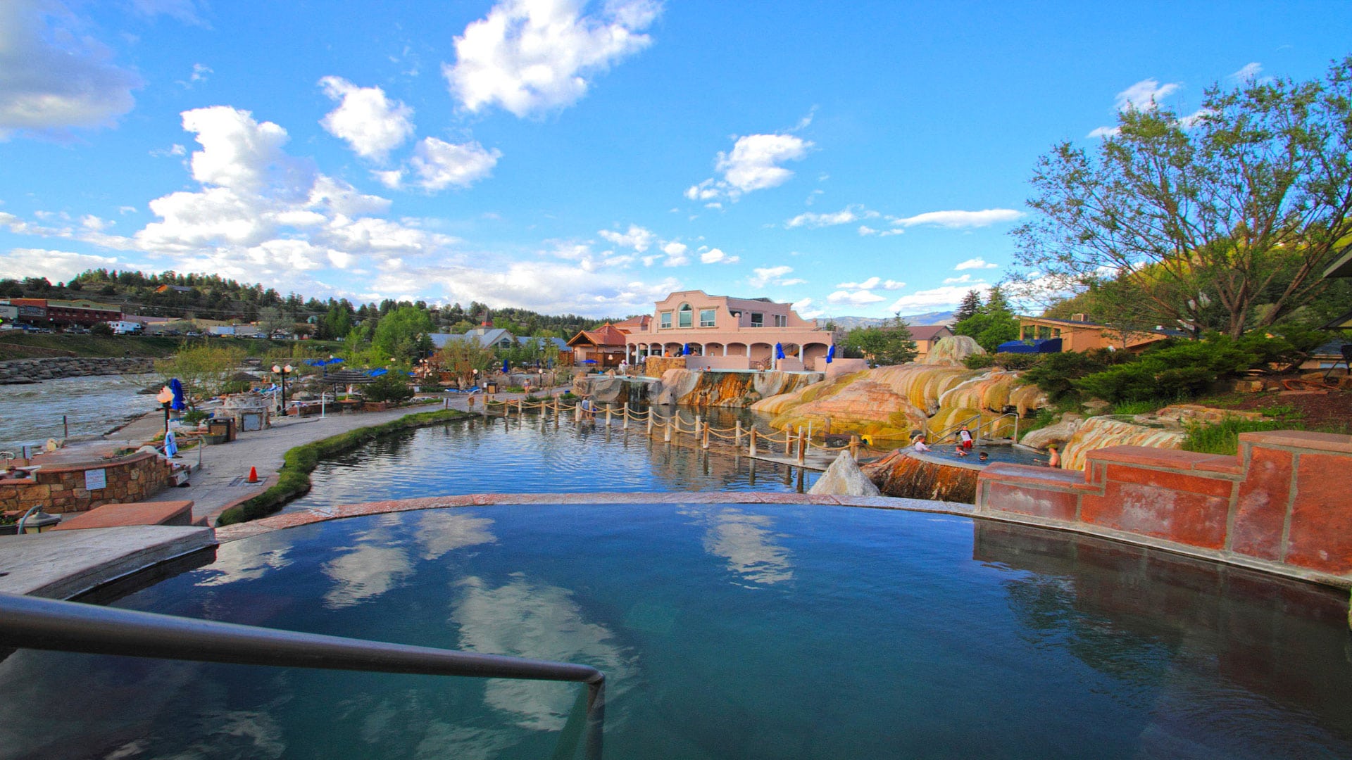 Vue panoramique du Springs Resort & Spa à Pagosa Springs, Colorado; Crédit : Visit Pagosa Springs