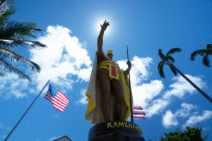 Originale Kamehameha I Statue auf Hawaiʻi Island in Hawaiʻi; Bildnachweis: Blake Bronstad