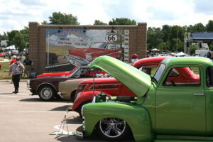 Oldtimer ausgestellt während des Route 66 Festivals in Lebanon, Missouri