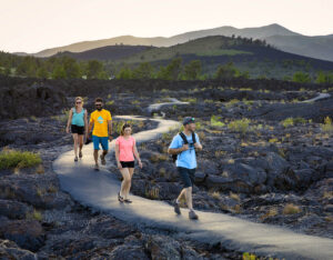 Wandern im Craters of the Moon National Monument nahe Arco, Idaho; Bildnachweis: Visit Idaho