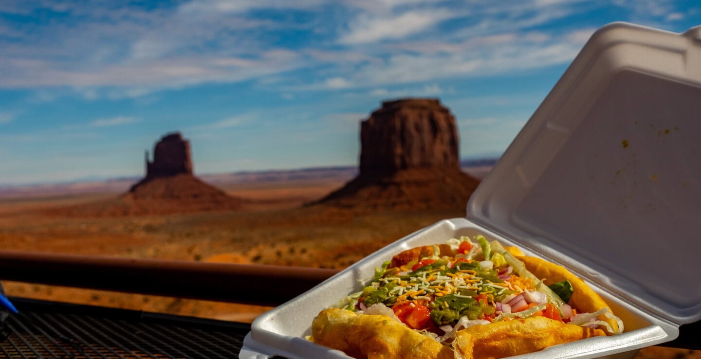 Taco Navajo servi au Monument Valley Navajo Tribal Park, Arizona
