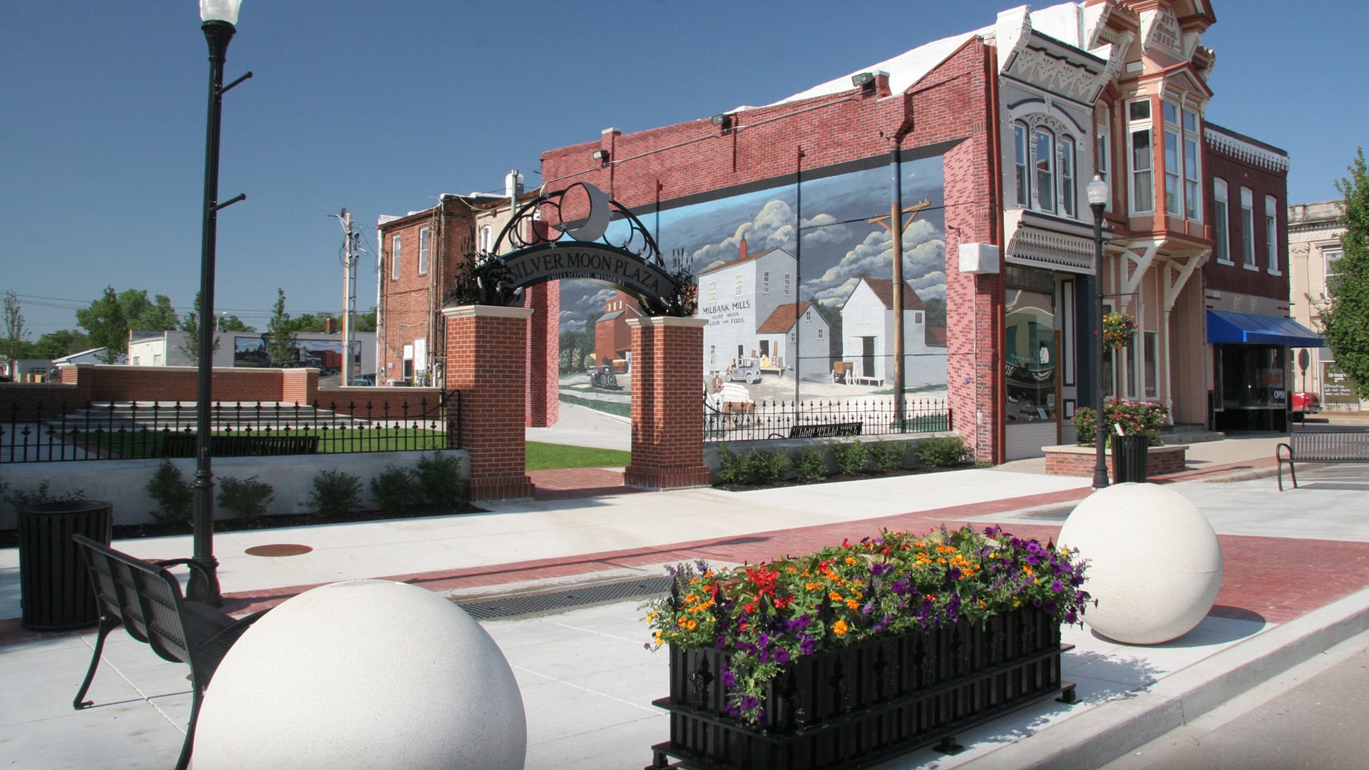 Silver Moon Plaza in Chillicothe, Missouri