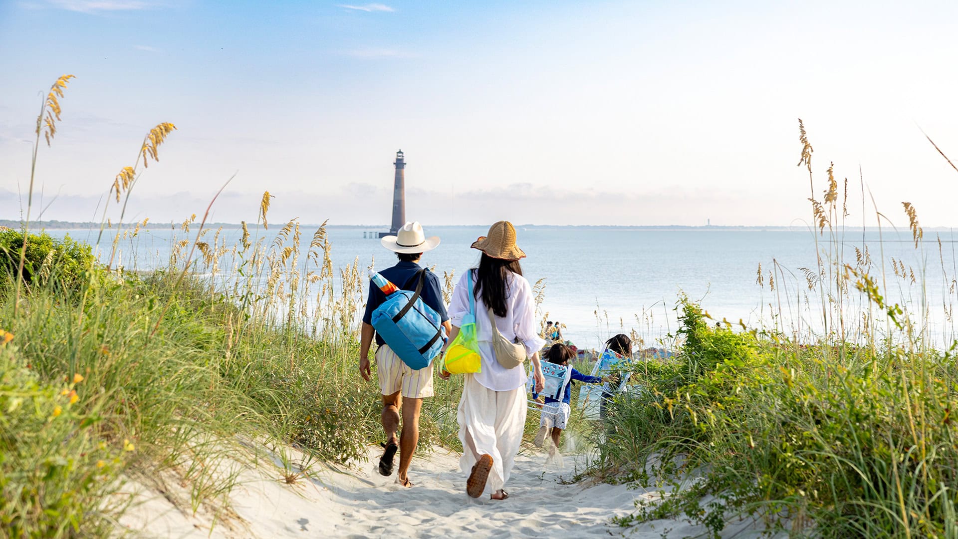 Familie am Strand in Charleston , South Carolina